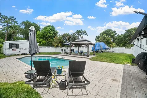899 E Country Club Circle Plantation FL 33317