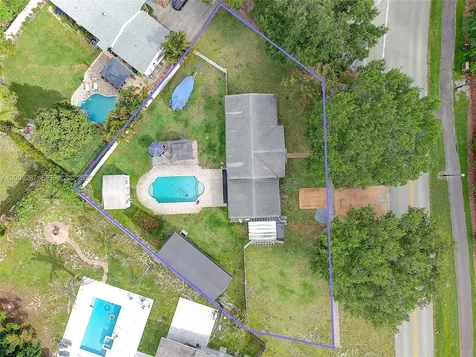 899 E Country Club Circle Plantation FL 33317