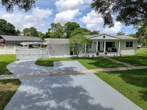 899 E Country Club Circle Plantation FL 33317