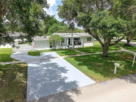 899 E Country Club Circle Plantation FL 33317