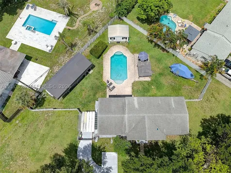 899 E Country Club Circle Plantation FL 33317