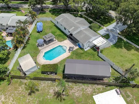 899 E Country Club Circle Plantation FL 33317
