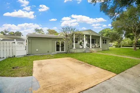 899 E Country Club Circle Plantation FL 33317