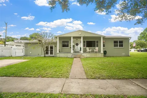 899 E Country Club Circle Plantation FL 33317