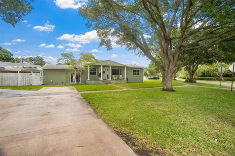 899 E Country Club Circle Plantation FL 33317
