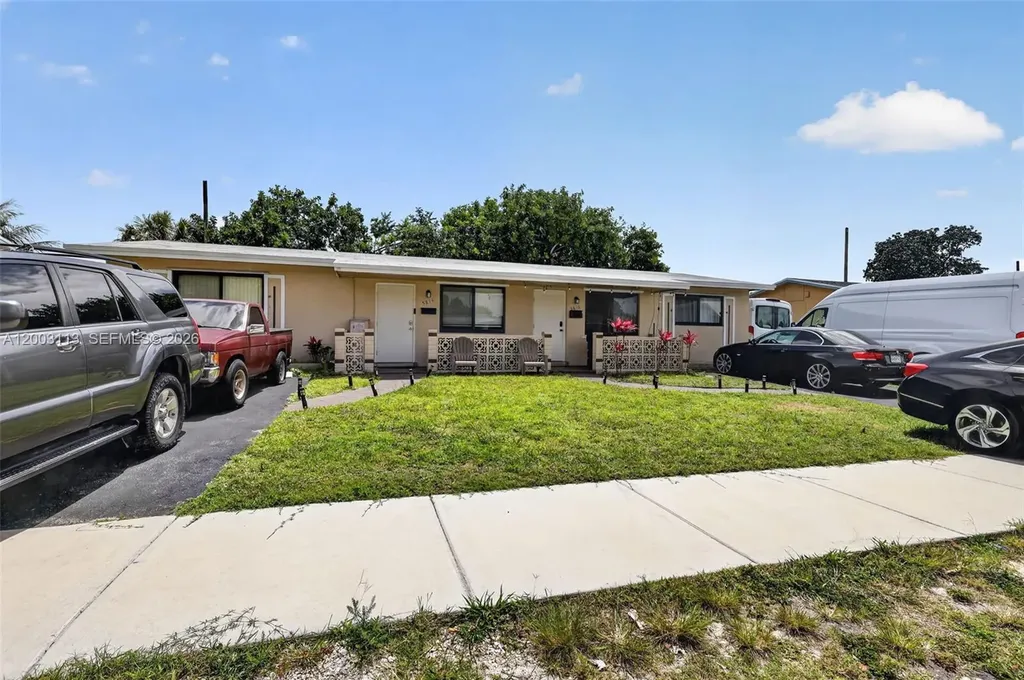 5814 Cleveland Street Hollywood FL 33021
