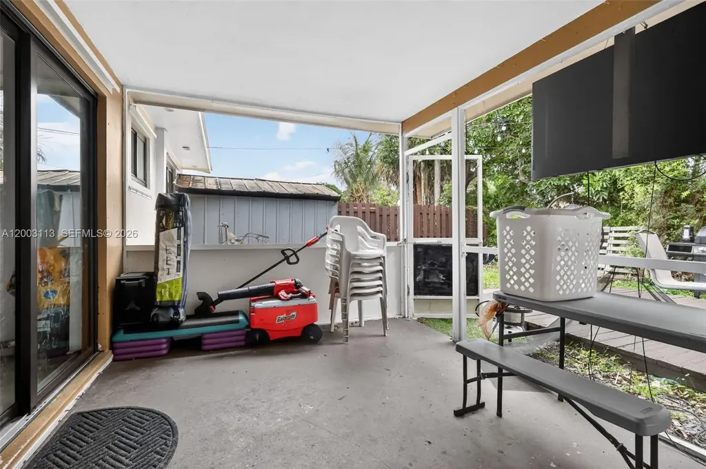 5814 Cleveland Street Hollywood FL 33021