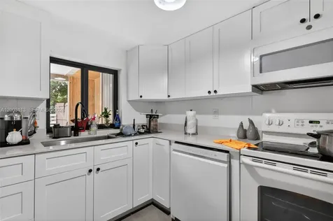 5814 Cleveland Street Hollywood FL 33021