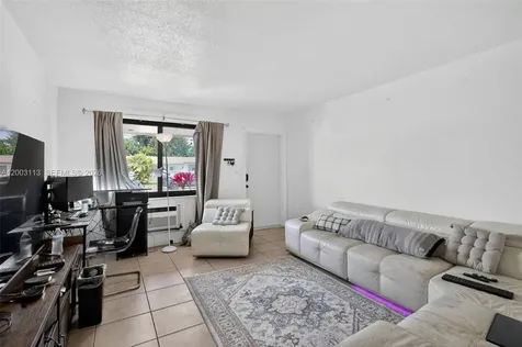 5814 Cleveland Street Hollywood FL 33021