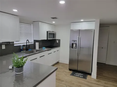 9371 Fontainebleau Boulevard Miami FL 33172