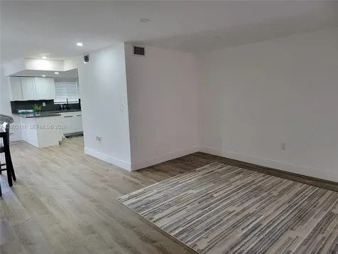 9371 Fontainebleau Boulevard Miami FL 33172