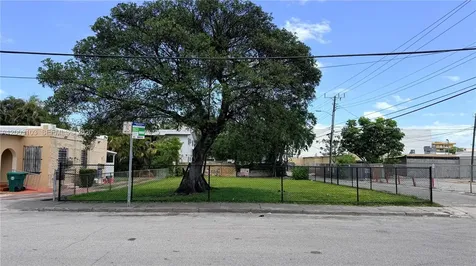 33 NW 21st Avenue Miami FL 33125