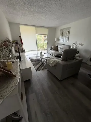 9350 Fontainebleau Boulevard Miami FL 33172