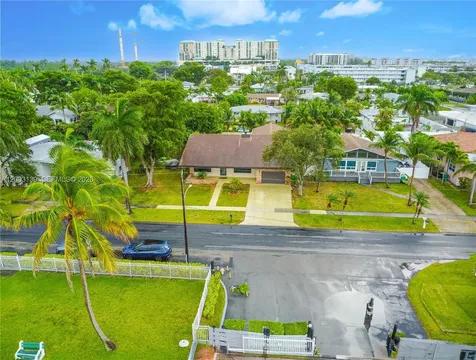 614 NE 3rd Street Dania Beach FL 33004