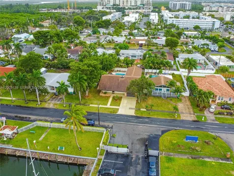 614 NE 3rd Street Dania Beach FL 33004