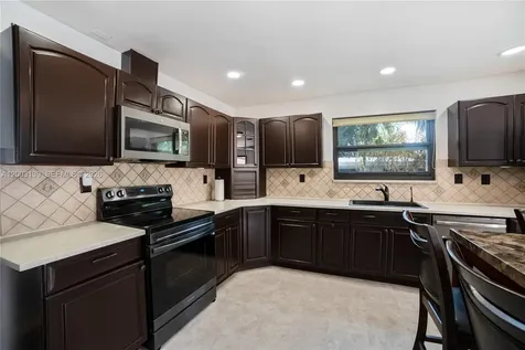 614 NE 3rd Street Dania Beach FL 33004