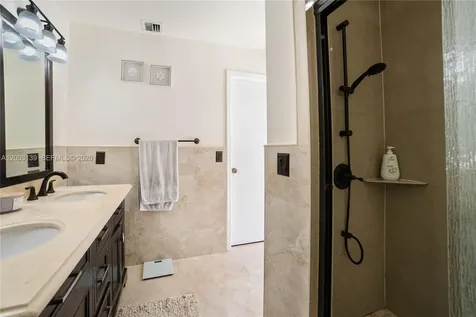 614 NE 3rd Street Dania Beach FL 33004