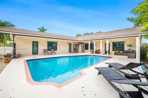 614 NE 3rd Street Dania Beach FL 33004