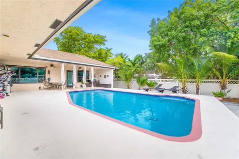 614 NE 3rd Street Dania Beach FL 33004