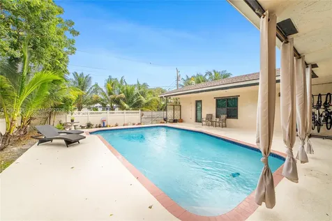 614 NE 3rd Street Dania Beach FL 33004