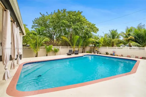 614 NE 3rd Street Dania Beach FL 33004