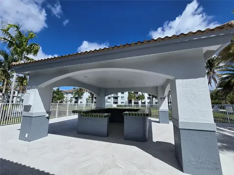 2620 S University Drive Davie FL 33328