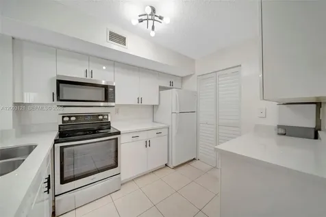2620 S University Drive Davie FL 33328
