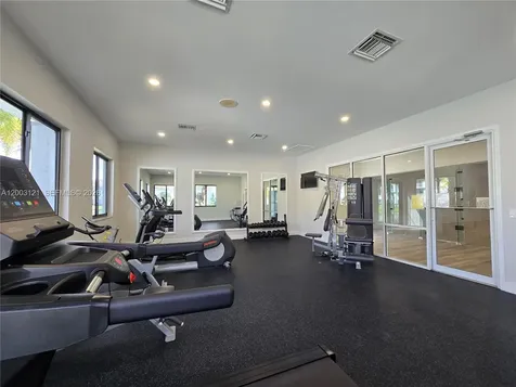 2620 S University Drive Davie FL 33328