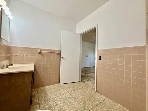 3000 NW 5th Street Miami FL 33125