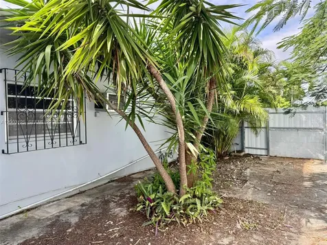 3000 NW 5th Street Miami FL 33125