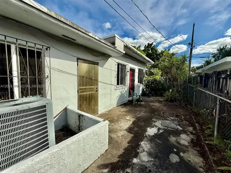3000 NW 5th Street Miami FL 33125