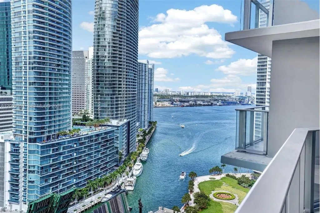 77 SE 5th Street Miami FL 33131