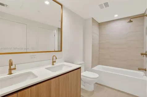 77 SE 5th Street Miami FL 33131