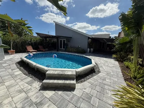 531 SW 89th Court Miami FL 33174