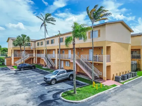 6255 Kendale Lakes Circle Miami FL 33183