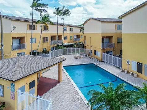 6255 Kendale Lakes Circle Miami FL 33183