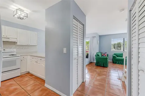 6255 Kendale Lakes Circle Miami FL 33183