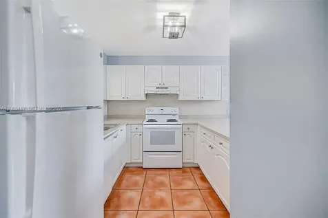 6255 Kendale Lakes Circle Miami FL 33183