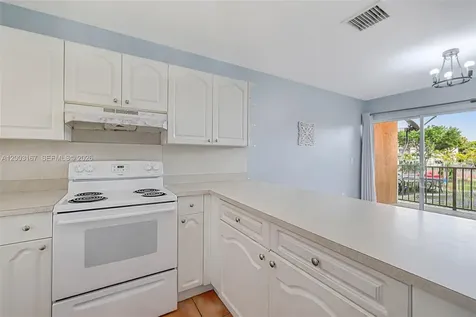 6255 Kendale Lakes Circle Miami FL 33183