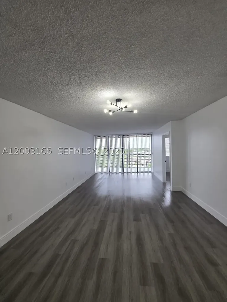 20840 San Simeon Way Miami FL 33179