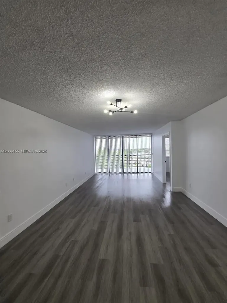 20840 San Simeon Way Miami FL 33179