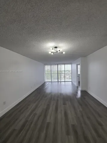 20840 San Simeon Way Miami FL 33179