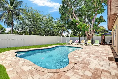1318 Washington Street Hollywood FL 33019