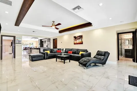 1318 Washington Street Hollywood FL 33019