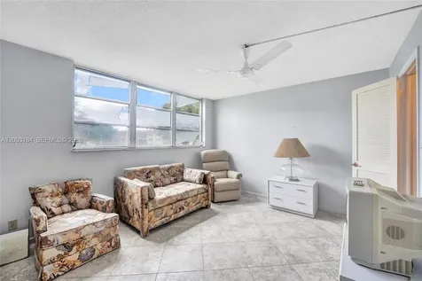 811 S Hollybrook Drive Pembroke Pines FL 33025