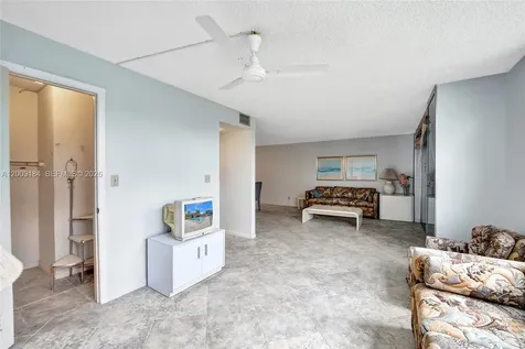 811 S Hollybrook Drive Pembroke Pines FL 33025