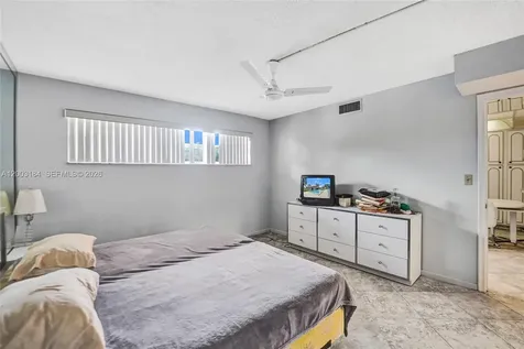 811 S Hollybrook Drive Pembroke Pines FL 33025