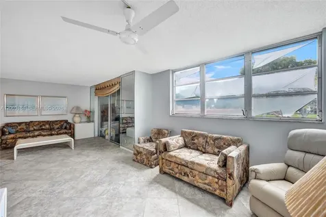 811 S Hollybrook Drive Pembroke Pines FL 33025