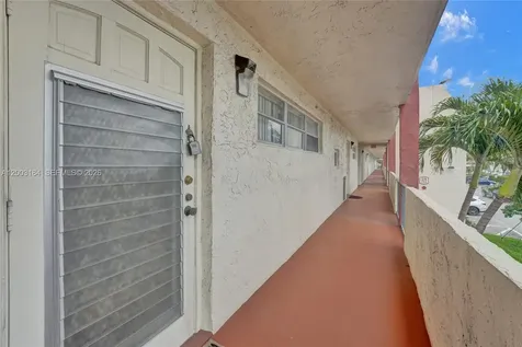811 S Hollybrook Drive Pembroke Pines FL 33025