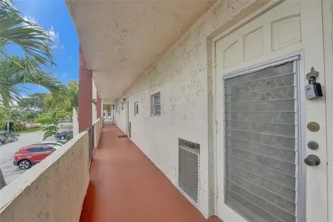 811 S Hollybrook Drive Pembroke Pines FL 33025
